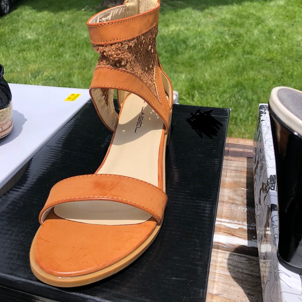 C. Label Trisoli Camel Sandals